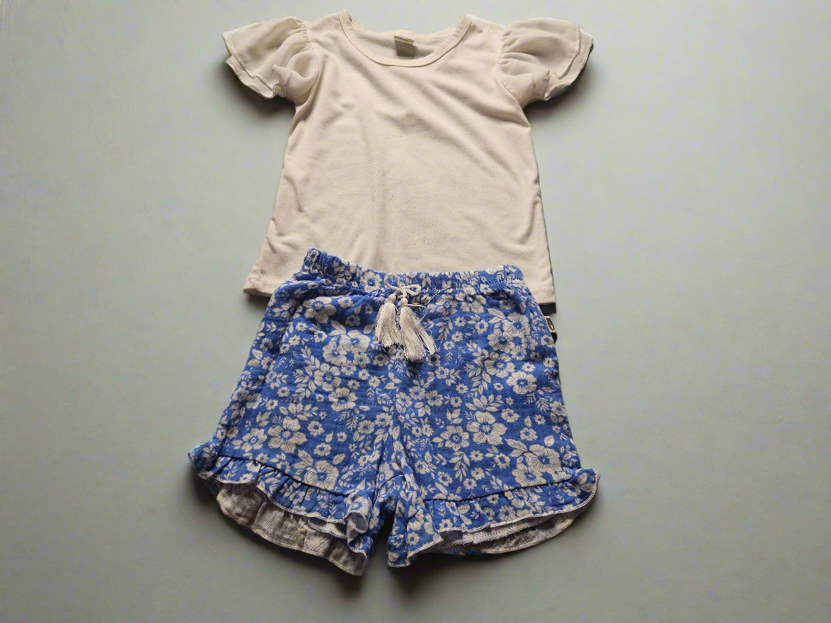 Girls size 4-5 tee shirt and 4 shorts set