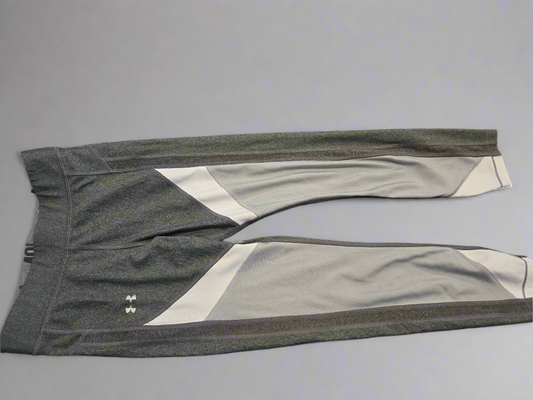 Teen girl under armor leggings