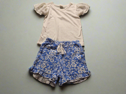 Girls size 4-5 tee shirt and 4 shorts set
